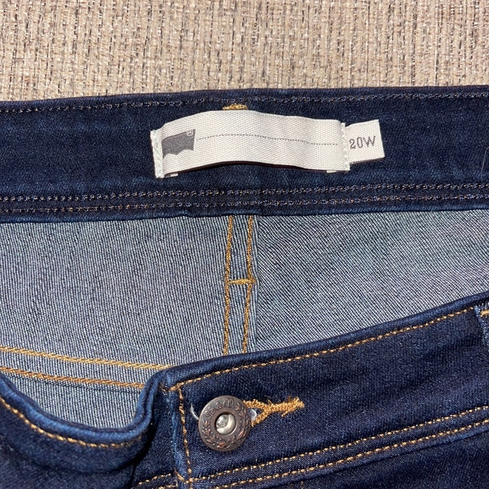Levi’s shorts - Picture 3 of 3